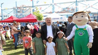 Melikgazi Belediyesi Karne Şenliği ile öğrencilerin yüzlerini güldürdü
