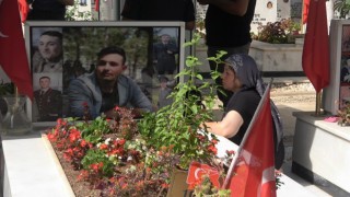 Mersin Şehitliğinde hüzünlü tören