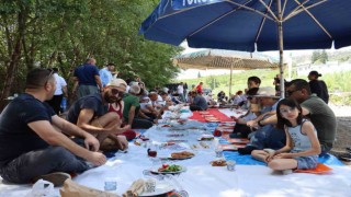 Mersinde çevre sorunlarına karşı Yeryüzü Sofrası kuruldu
