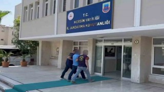 Mersinde JASAT timleri aranan 2 kişiyi yakaladı