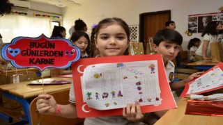 Mersinde öğrenciler karne heyecanı yaşadı