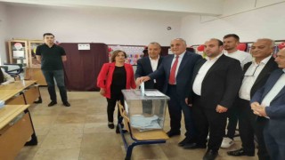 MHP Pınarbaşı Belediye Başkan Adayı Uzunluoğlu oyunu kullandı