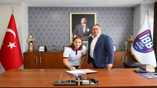 Milli güreşçi Buse Tosun Çavuşoğlu, İBB Spor Kulübü ile sözleşme imzaladı