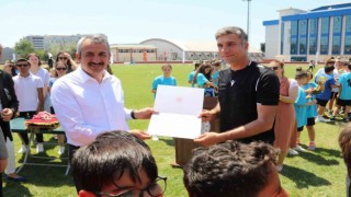 Milli hakem Edirnede mahalle ligi müsabakasını yönetti