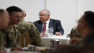 Milli Savunma Bakanı Güler, TSK Komuta Kademesi ile Çukurcadaki 2nci Hudut Tugay Komutanlığını ziyaret etti