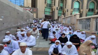 Milyonlar Kabede Cuma namazında buluştu