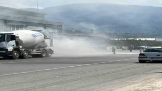 Minibüs alev topuna döndü, ilk müdahale beton mikserindeki suyla yapıldı