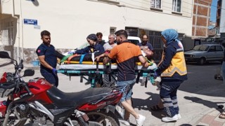 Minibüs ile motosiklet çarpıştı: 1 yaralı