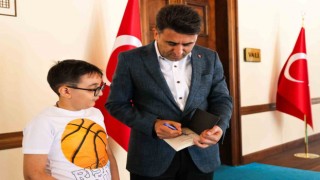 Minik kitap kurdu 4 yılda 5 bin 10 kitap okudu