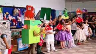 Minikler, çevrenin önemine hazırladıkları defile ile dikkat çekti