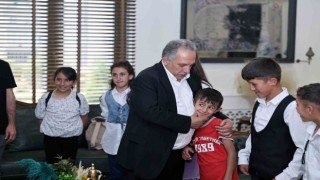 Misafirler uzaktan, ilgi yakından