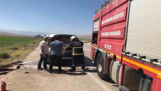 Motor kısmı yanan araçta maddi hasar oluştu