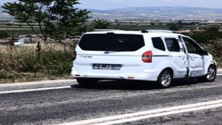 Motosiklet hafif ticari araçla çarpıştı: 1 ölü