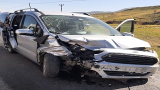 Muradiyede trafik kazası: 11 yaralı