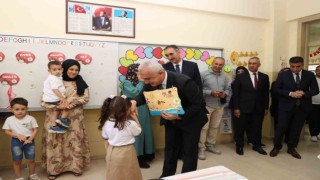 Muşta 109 bin 681 öğrenci karnesini alarak yaz tatiline çıktı