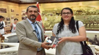 Müze kart ve kitaplar hediye edildi