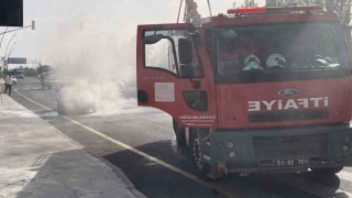 Niğdede seyir halindeki otomobilde yangın çıktı