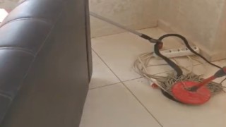 Ofise giren yılan korku dolu anlar yaşattı
