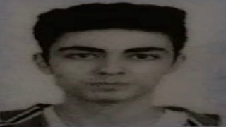 Oğlunu öldürdü, kendini tuvalete kilitledi