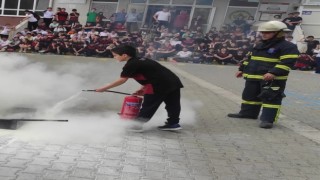 Öğrenciler yangın söndürme deneyimi yaşadı