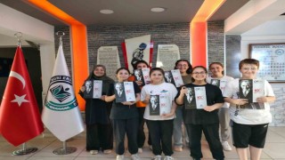 Öğrencilerden İngilizce dergi