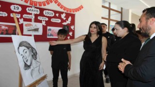 Öğrencilerden yılsonu sergisi ve şiir dinletisi