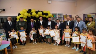 Öğrencilerin karne heyecanına ortak oldular