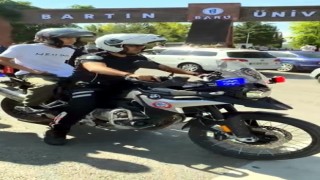 Öğrencilerin yardımına polis yetişti