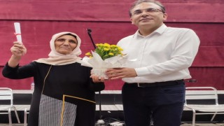 Öğrenmenin yaşı olmaz dedi 65 yaşında okuma yazmayı öğrendi