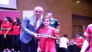 Okul sporlarının ‘Altın Çocukları ödüllendirildi