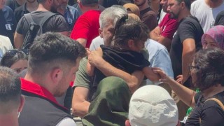 Öldürülen müdür yardımcısının iki çocuğundan babaya son bakış