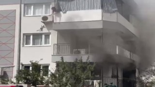 Önce kedisini kurtardı, sonra kurtarılmayı bekledi