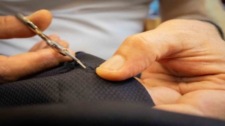 Onun işi sadece örücülük: Elbiseleri ilmek ilmek dokuyup ekonomiye kazandırıyor