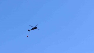 Ormanlık alanda çıkan yangın helikopterle söndürüldü