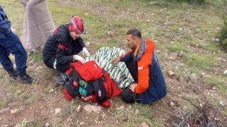 Ormanlık alanda kaybolan yaşlı kadım helikopterle kurtarıldı