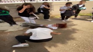 Ortaokul öğrencileri birbirine girdi: Saç saça kavga ettiler