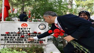 Osmaniyede şehitler ile depremde hayatını kaybedenlerin kabri ziyaret edildi