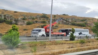 Otobüsünün tırla çarpıştığı kazada 14 kişi yaralandı