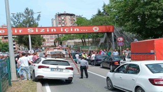 Otomobil dolmuşa çarptı: 3 yaralı