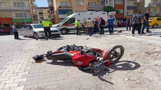 Otomobil ile çarpışan motosikletin sürücüsü yaralandı