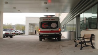 Otomobilin çarptığı üniversite öğrencisi yaralandı