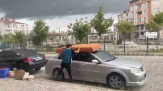 Otomobilini yatakla doludan korumaya çalıştı