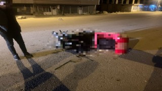 Otomobille çarpışan motosikletli kurye yaralandı