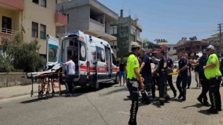 Otomobille hafif ticari araç çarpıştı, sıkışan sürücüyü itfaiye ekipleri kurtardı