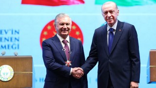 Özbek Cumhurbaşkanına Devlet Nişanı Verildi