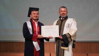 Özbekistanlı Fatkhiddinov fakülteyi birincilikle bitirdi