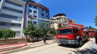 Pansiyonda yangın: Dumandan etkilenen 2 kişi kurtarıldı