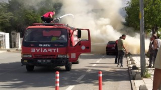 Park halindeki araç bir anda alev aldı