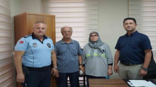 Parkta bulduğu paraları amirlerine teslim etti