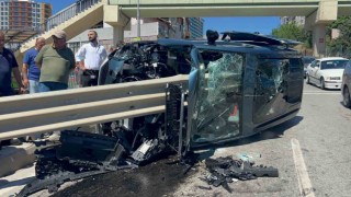 Pendikte otomobil bariyere ok gibi saplandı: 2 yaralı